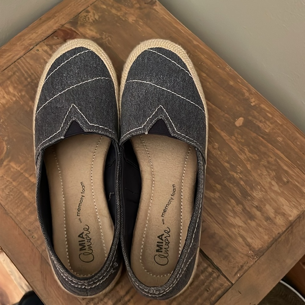 Mia Amore Memory Foam Flats - Picture 2 of 7